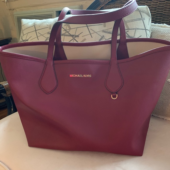 Michael Kors Handbags - 👜 MICHAEL KORS BAG 👜